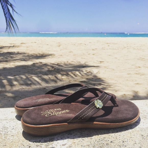 ISLAND SLIPPER HAWAII - CHOCO BROWN LEATHER HIBISCUS THONG FLIP FLOP SANDAL SZ 7 - Picture 7 of 7